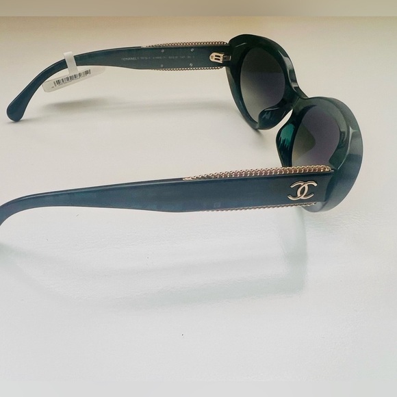 🔥CHANEL Oval Sunglasses in Acetate Green - Picture 2 of 9